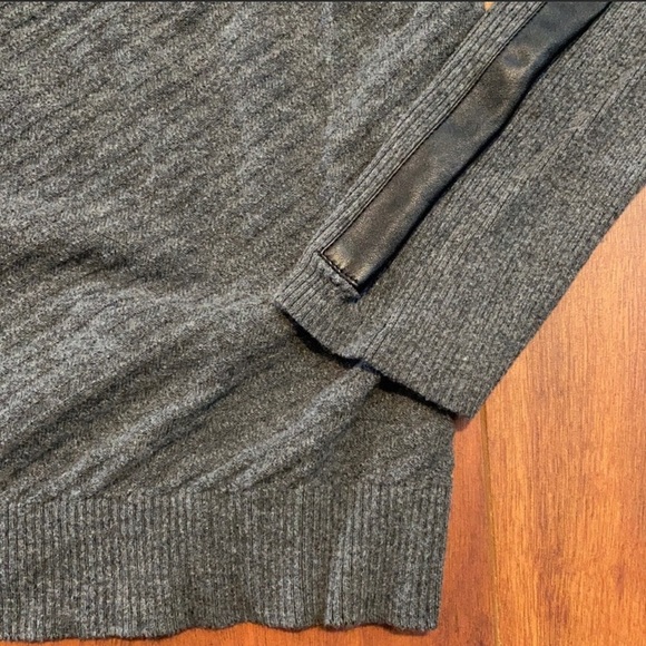 Victoria’s Secret light V-neck sweater in size Large - Picture 2 of 3